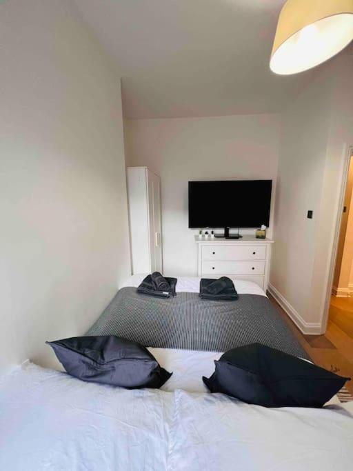 Lovely 2 Bedroom Ground Floor Flat With Garden. Лондон Экстерьер фото