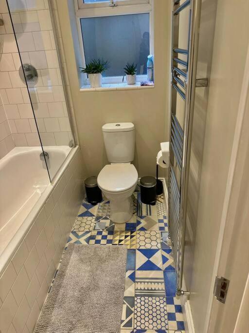 Lovely 2 Bedroom Ground Floor Flat With Garden. Лондон Экстерьер фото