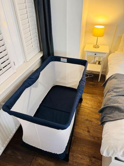 Lovely 2 Bedroom Ground Floor Flat With Garden. Лондон Экстерьер фото