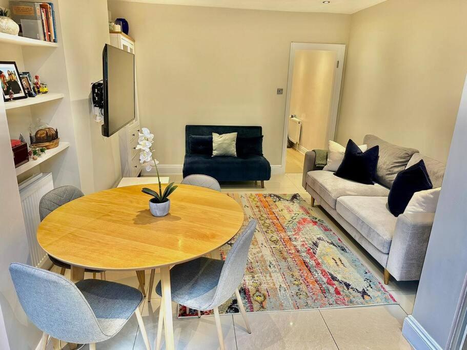 Lovely 2 Bedroom Ground Floor Flat With Garden. Лондон Экстерьер фото