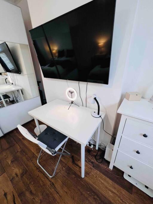 Lovely 2 Bedroom Ground Floor Flat With Garden. Лондон Экстерьер фото