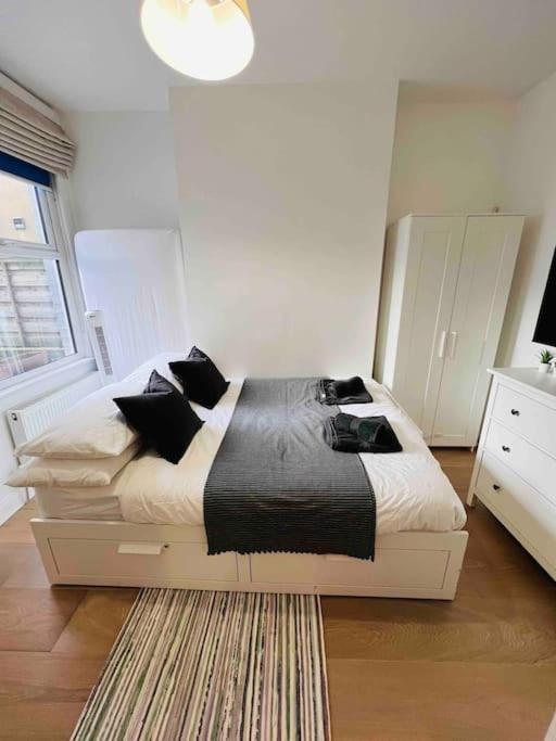 Lovely 2 Bedroom Ground Floor Flat With Garden. Лондон Экстерьер фото