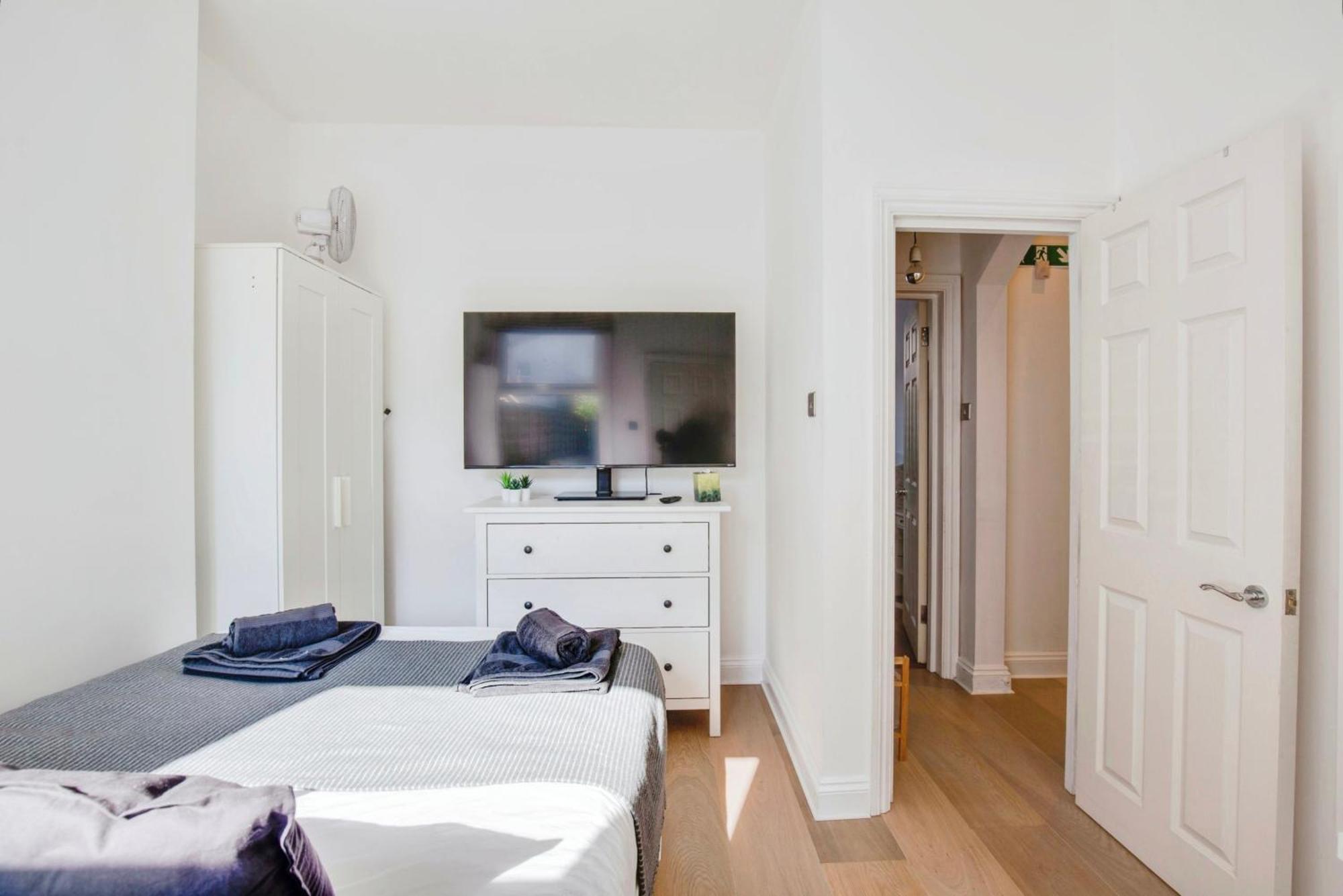 Lovely 2 Bedroom Ground Floor Flat With Garden. Лондон Экстерьер фото